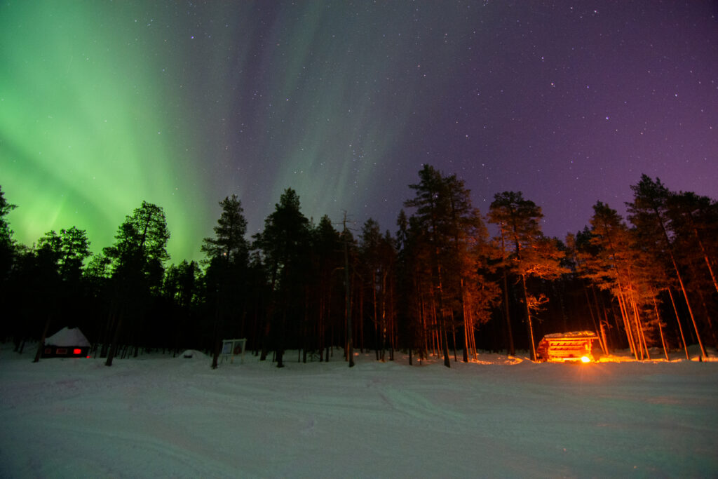 northern-lights-fireplace-lake